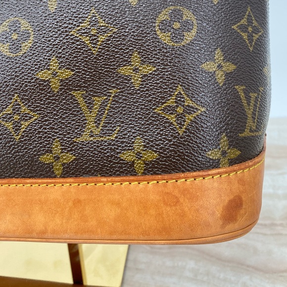 Louis Vuitton Alma - Picture 7 of 12